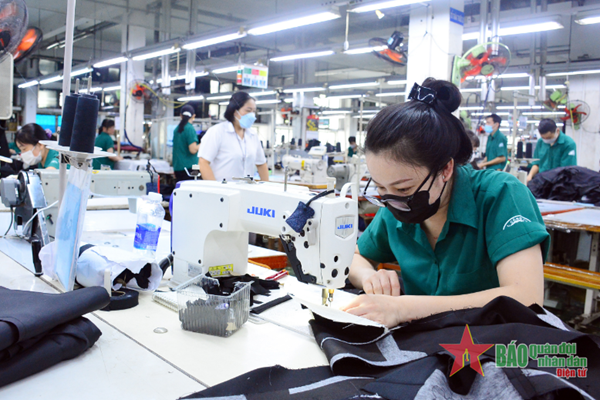 Các doanh nghiệp tại TP Hồ Chí Minh Tăng tốc sản xuất, duy trì tăng trưởng